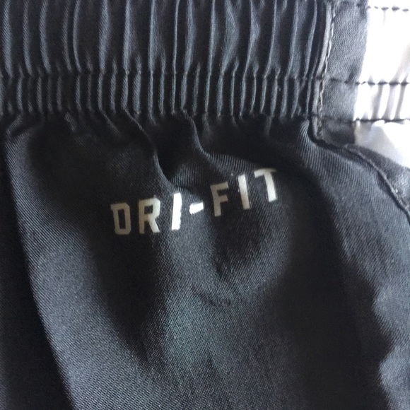 NIKE RUNING SHORTS - Picture 4 of 5